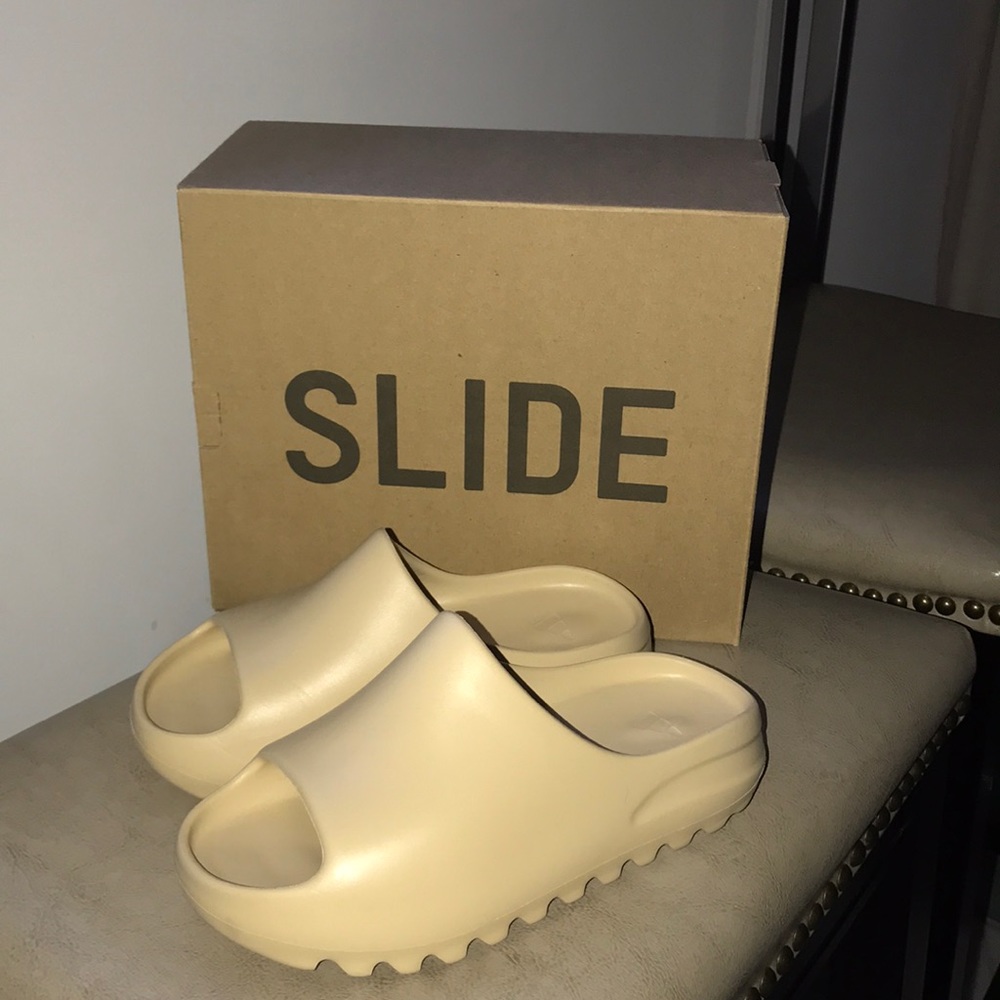 Kids Yeezy Slides 😊